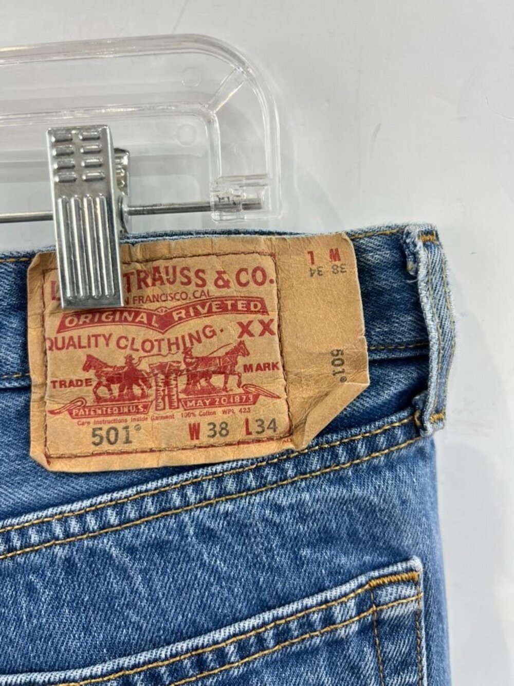 Levi’s 501 Men’s Blue Denim Jeans W38 L34 Straight Fit Classic Button Fly 36x31 - Picture 4 of 13